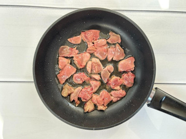 Салат с рукколой и печенью
