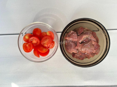 Салат с рукколой и печенью