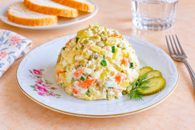 Салат Столичный классический с курицей