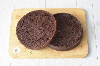 Шоколадный торт с творожным кремом